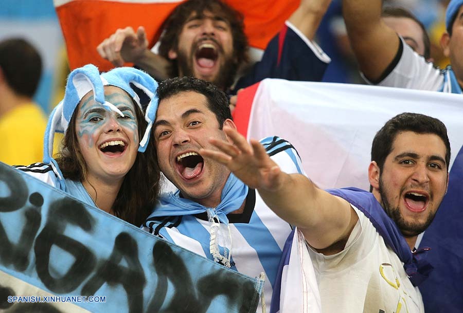 MUNDIAL 2014: Aficionados argentinos saturan zona aleda?a del Maracaná ante debut