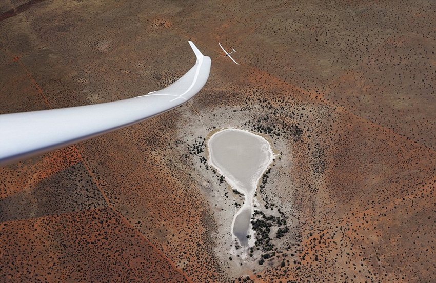 Bellas vistas de la Tierra en ojos de un piloto de avioneta