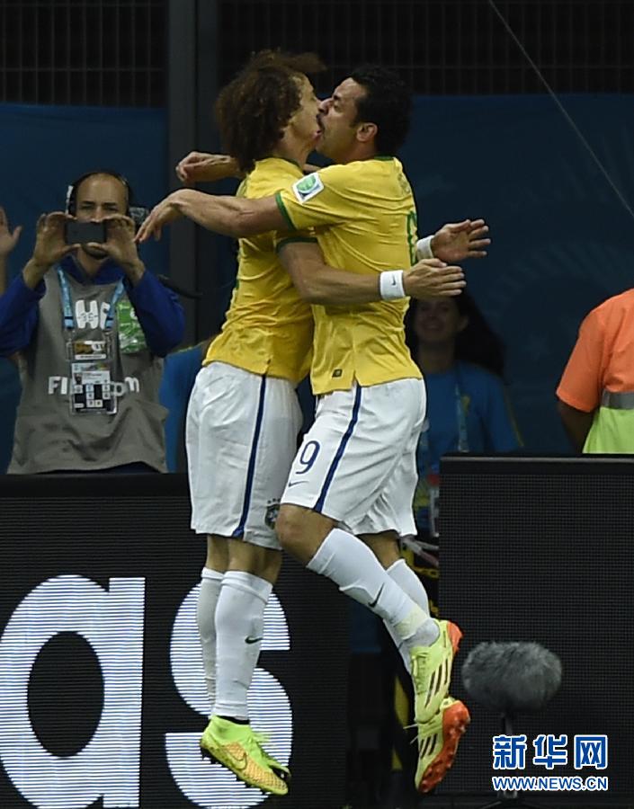 MUNDIAL 2014: Brasil golea 4-1 a Camerún y disputará octavos de final ante Chile