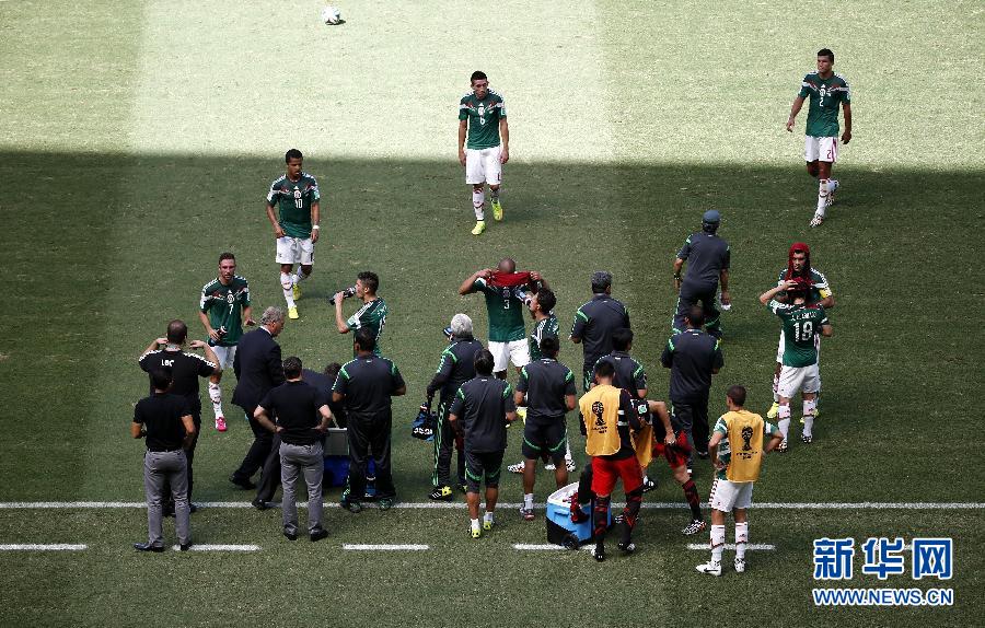 MUNDIAL 2014: Holanda pasa a cuartos de final tras vencer 2-1 a México