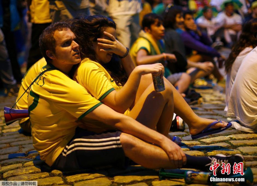 Hinchas brasie?os lloran por el inesperado y cruel resultado de la semifinal del Mundial