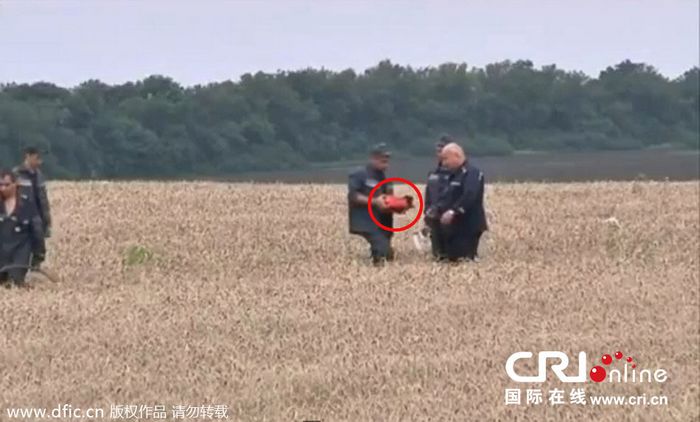 Separatistas prorrusos entregan cajas negras del MH17 a Malasia