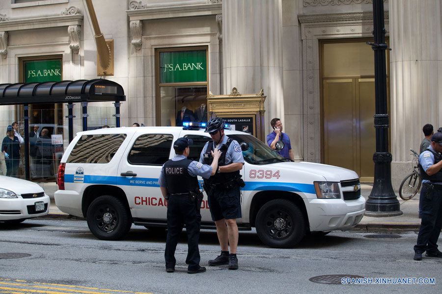 Tiroteo en edificio de oficinas en centro de Chicago deja un muerto y un herido