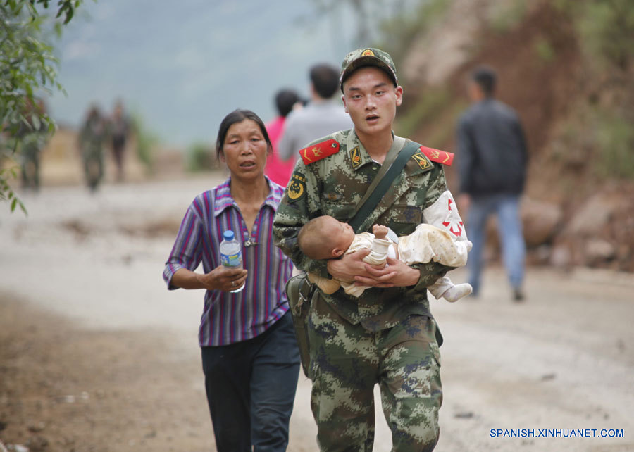 Sube a 381 número de muertos en terremoto de suroeste de China 