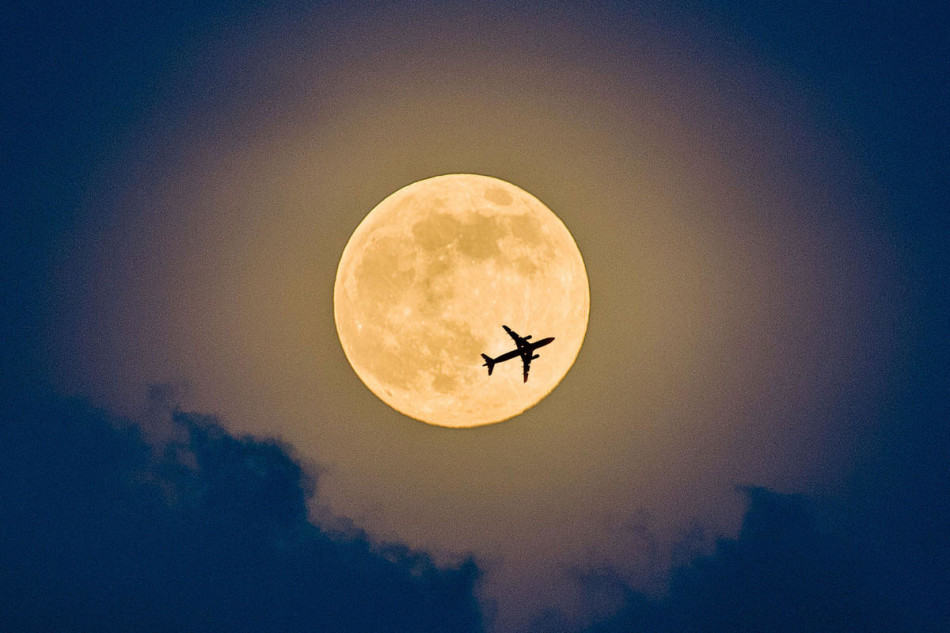 “Súper Luna” en el cielo nocturno