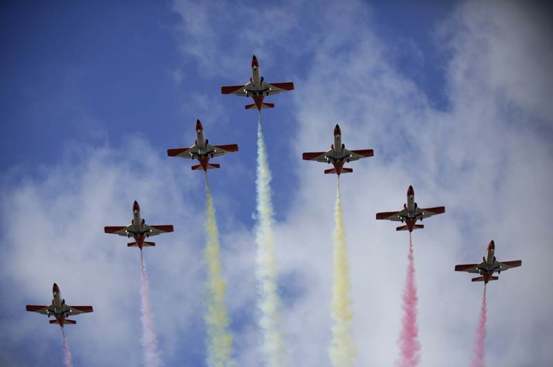 Los reyes de Espa?a presiden su primer Día de la Fiesta Nacional con un desfile militar