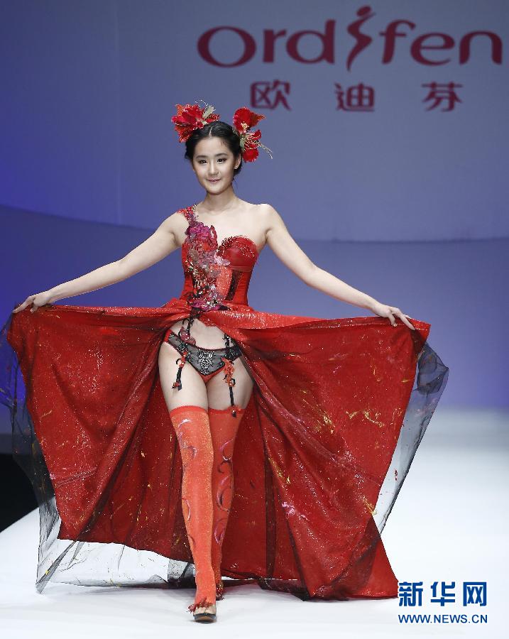 Se celebra concurso de dise?o de ropa interior en la Semana de la Moda Internacional de China 2