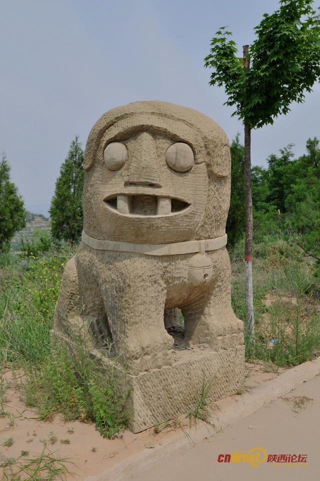 Un león de piedra en el condado de Suide [Foto por "Da Shu" / Cnwest]