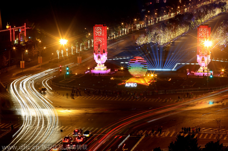 Ensayan espectáculo de fuegos artificiales para APEC