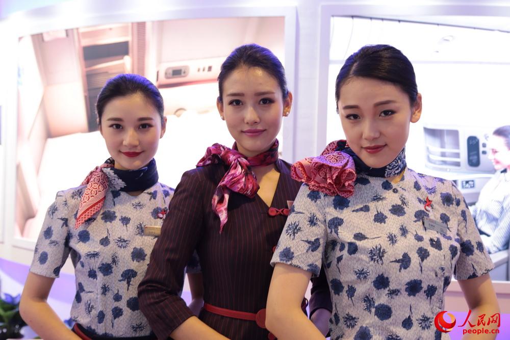 Chicas guapas en la Expo del Aire China 2014 (11)