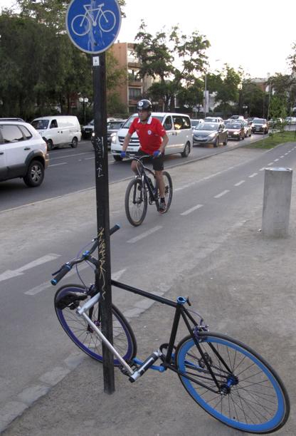 Jóvenes chilenos dise?an una bicicleta antirobos