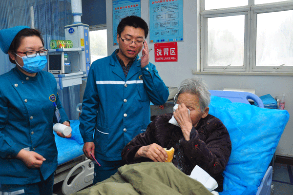 Utiliza a su abuela como punta de lanza