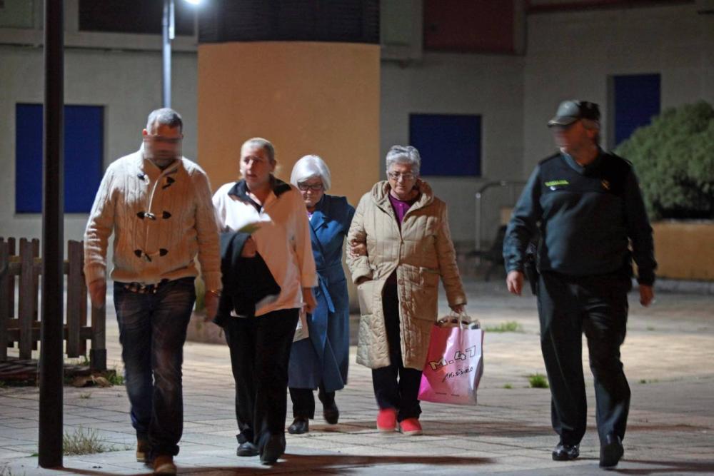 Mata a sus dos hijas de 7 y 9 a?os en San Juan de la Arena y luego se suicida