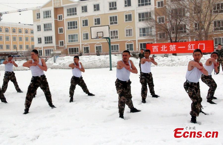 Los bomberos se entrenan en la nieve