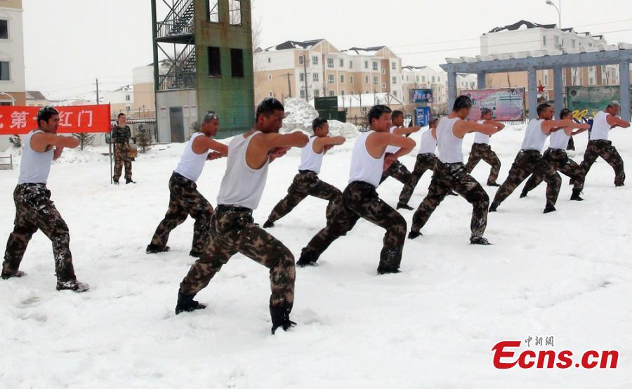 Los bomberos se entrenan en la nieve