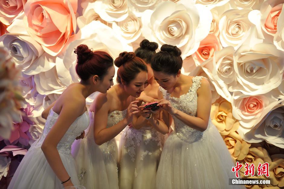 El 6 de diciembre comenzó la I Exposición de Bodas de Yunnan, en Centro Internacional de Convenciones y Exposiciones de Kunming. 