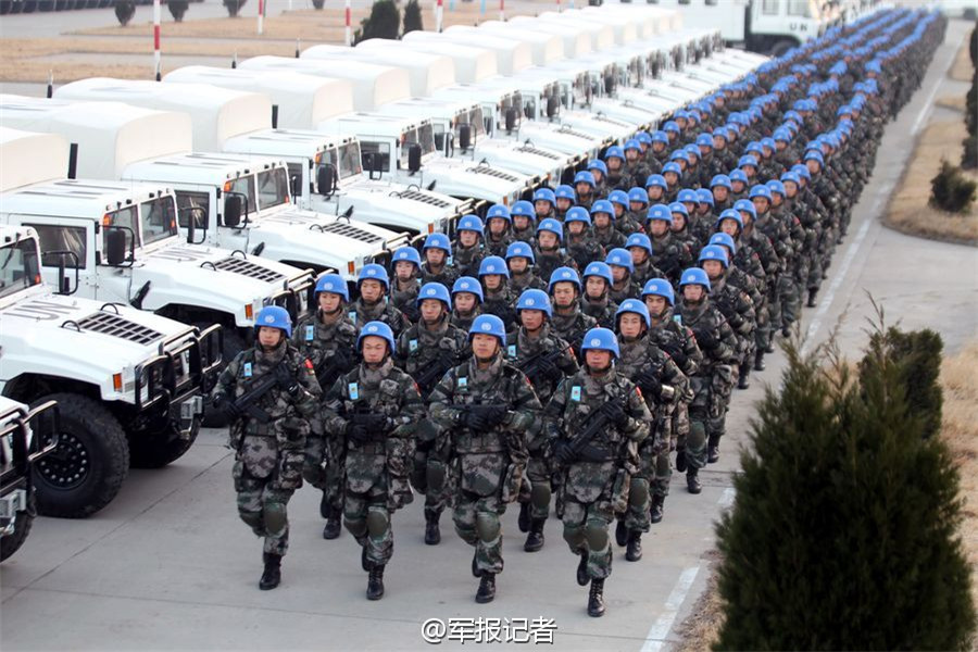 El batallón, con el propósito de autodefenderse, está equipado con aviones, blindados de infantería, misiles antitanques, morteros, armas ligeras y uniformes a prueba de balas, entre otras armas . [Foto: PLA Daily]