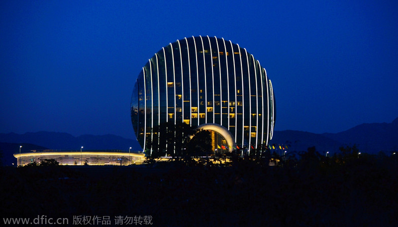 Vista del Hotel Kempinski al amanecer en el lago Yanqi en Pekín, el 3 de noviembre de 2014. [Foto/IC]