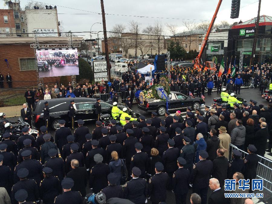 Decenas de policías dan la espalda a alcalde de NY