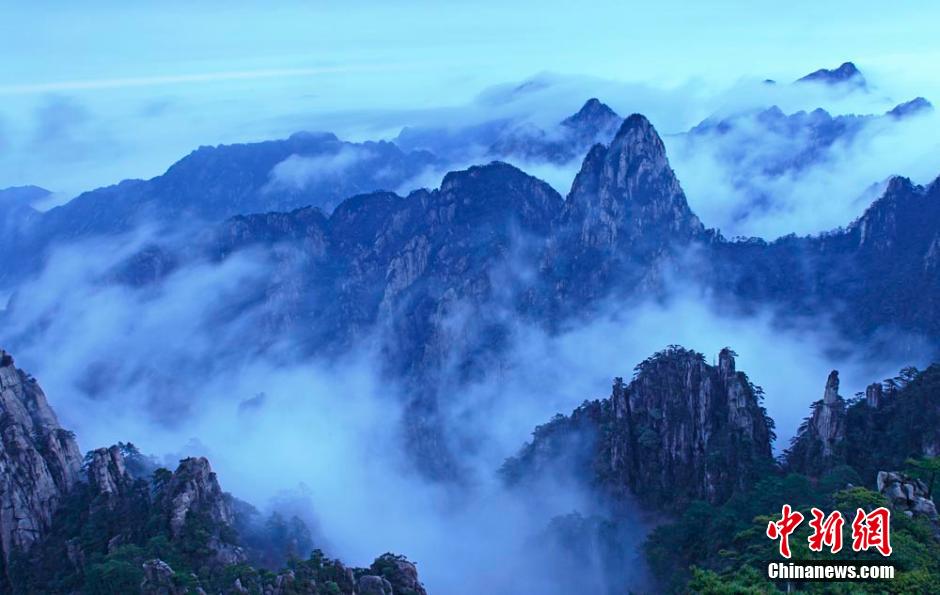 La monta?a Huangshan muestra un espectacular "mar de nubes"