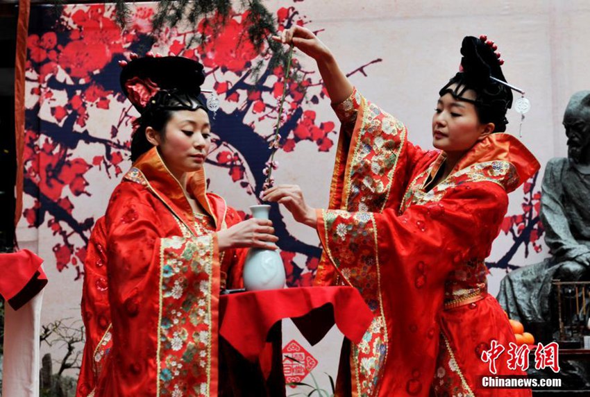 Ciudadanos de Chengdu celebran día de los seres humanos