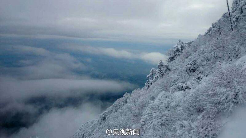 Cae la nevada más grande en 7 a?os sobre la monta?a Emei de Sichuan