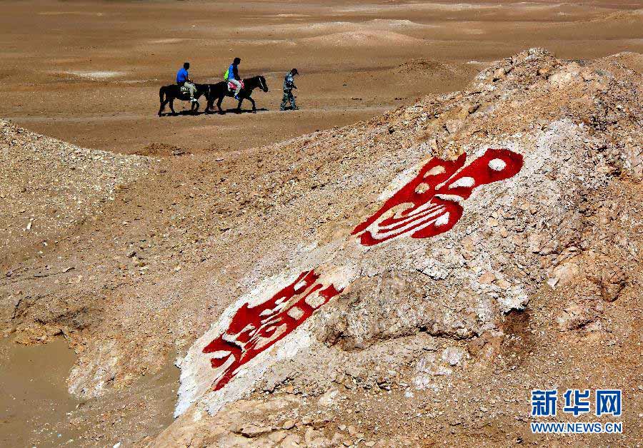 Zona de observación paisajística en Yangguan, desierto de Gobi, Dunhuang, provincia de Gansu. (Foto: Song Wang)