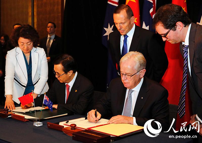 Australia y China firman acuerdo de libre comercio