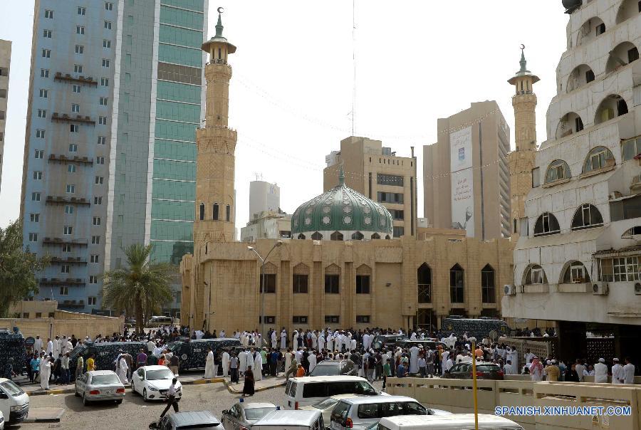 Mueren 25 personas y 202 resultan heridas en ataque a mezquita en Kuwait