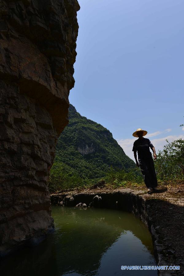 Artificial canal de acueducto en Hubei, China 7