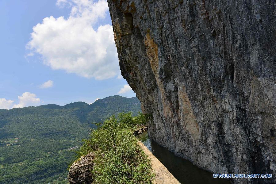 Artificial canal de acueducto en Hubei, China 15