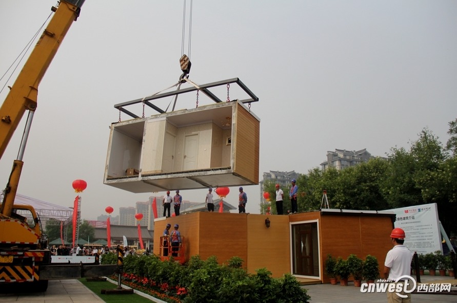 Construyen una villa de dos plantas en tres horas