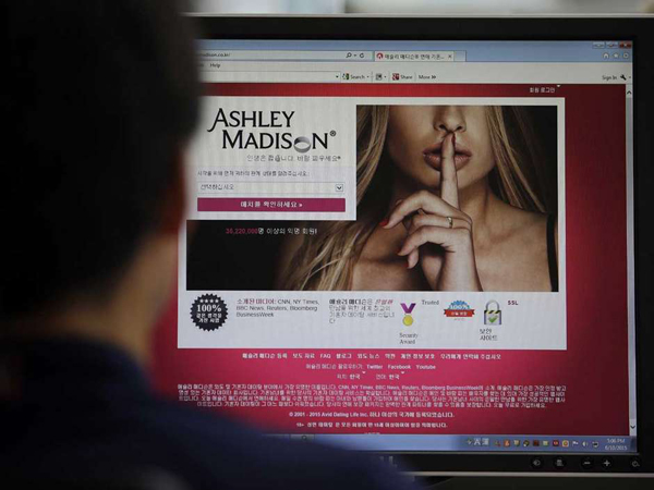 Hackean página de Ashley Madison，el sitio web para casados infieles