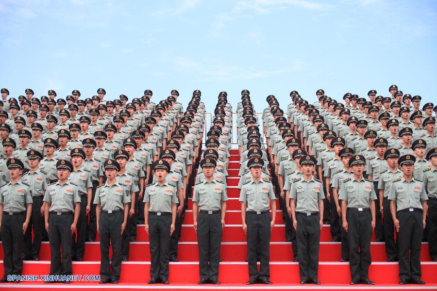 Fotos de entrenamiento para desfile militar de Día de Victoria