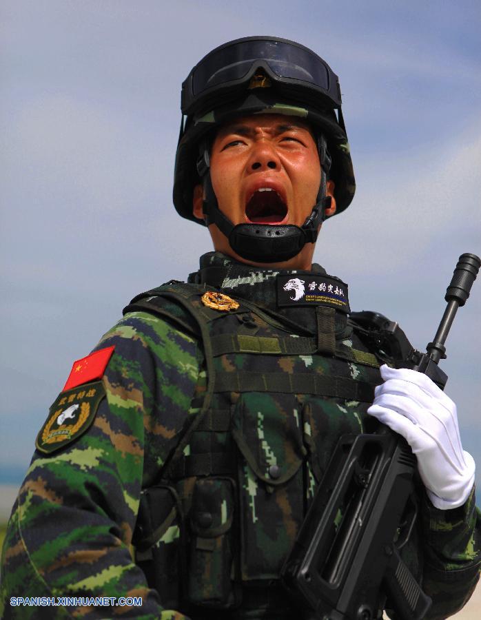 Fotos de entrenamiento para desfile militar de Día de Victoria