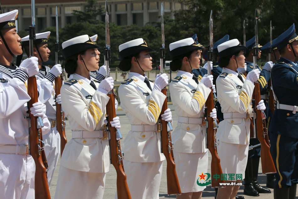 Guardias de honor femeninas aparecerán en desfile de Día de la Victoria