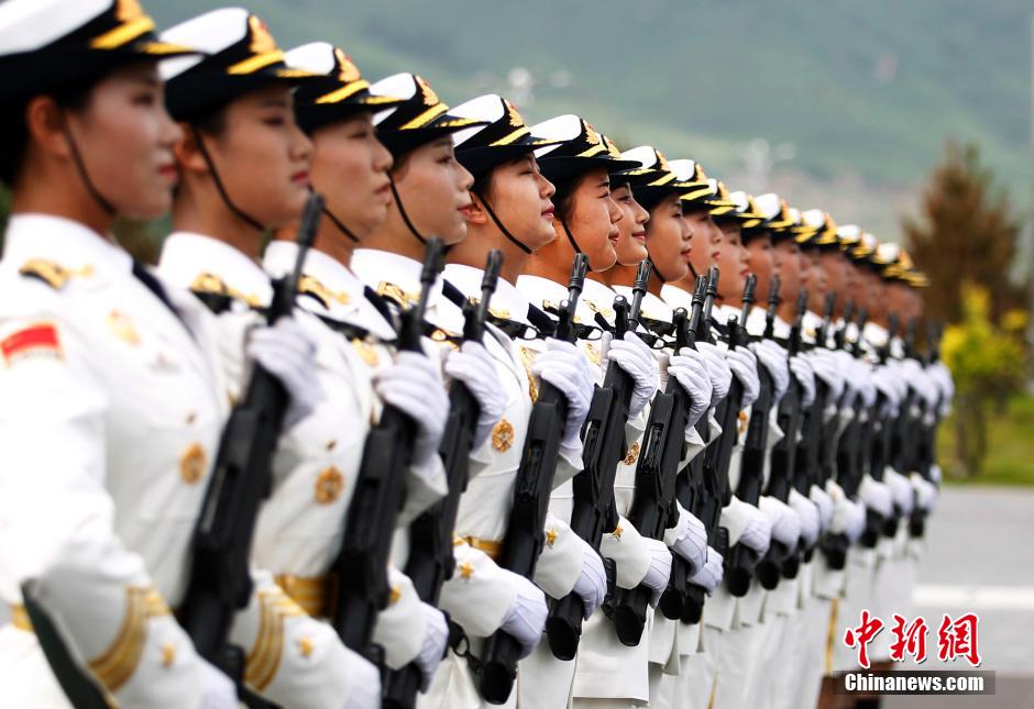 Imágenes de la base de entrenamiento para el desfile militar