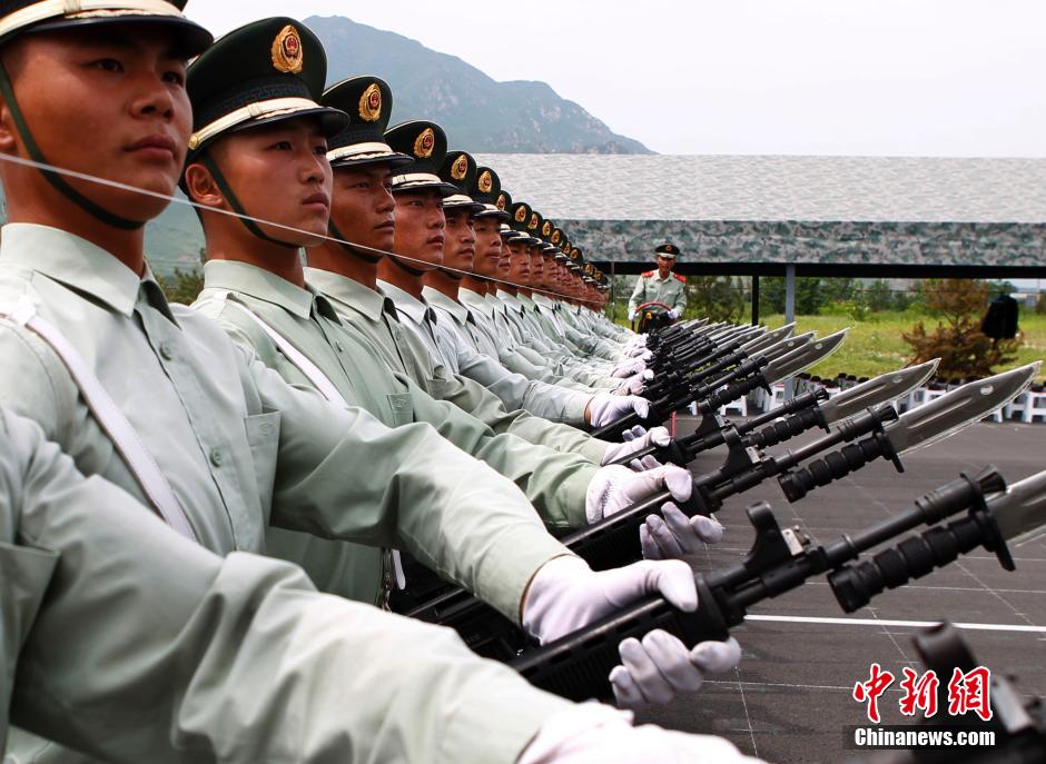 Imágenes de la base de entrenamiento para el desfile militar