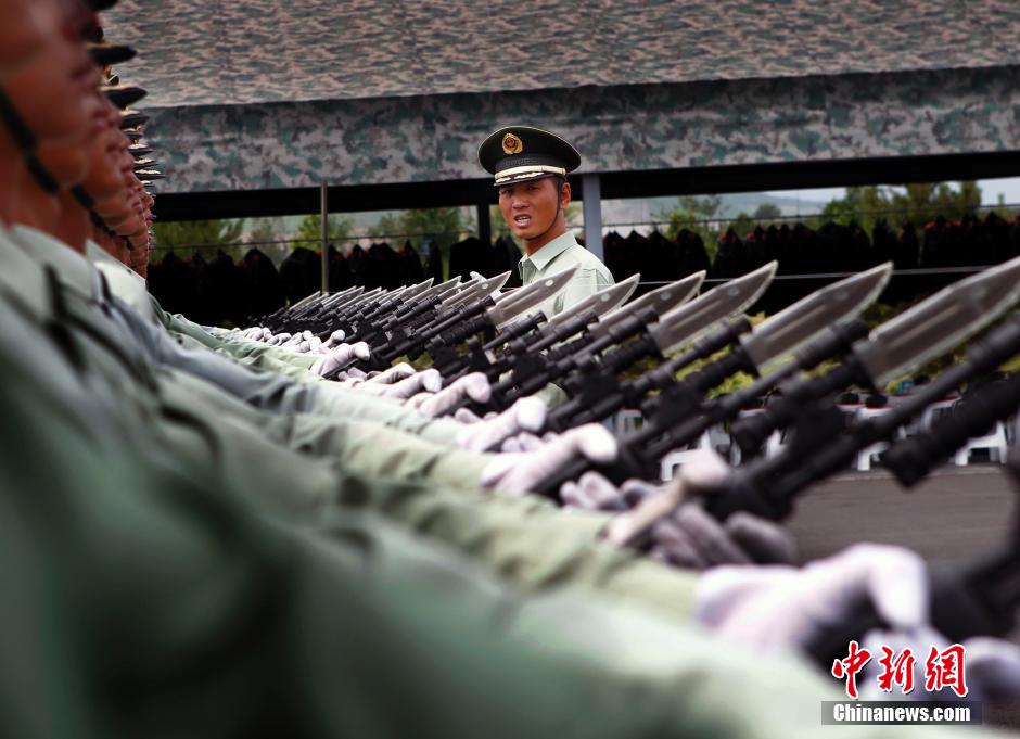 Imágenes de la base de entrenamiento para el desfile militar