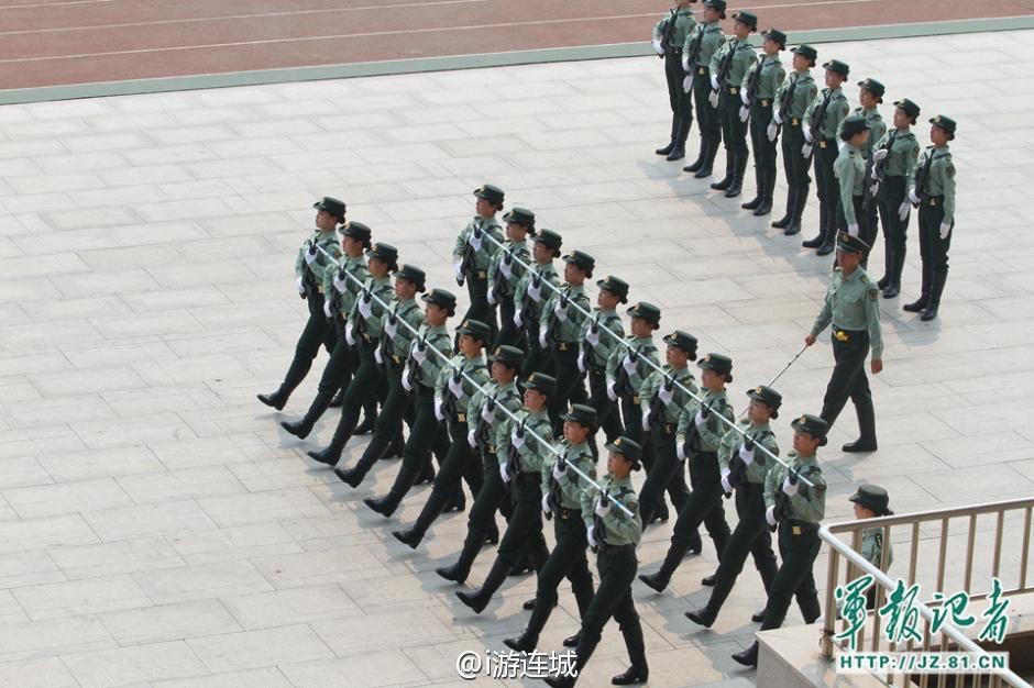 Fotos de soldados en el entrenamiento para el desfile militar