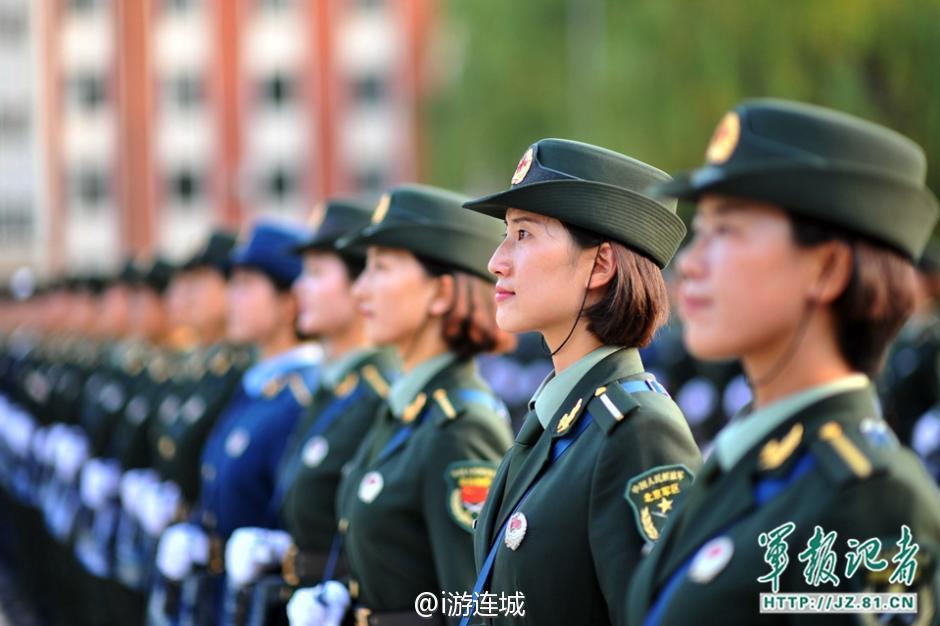 Fotos de soldados en el entrenamiento para el desfile militar