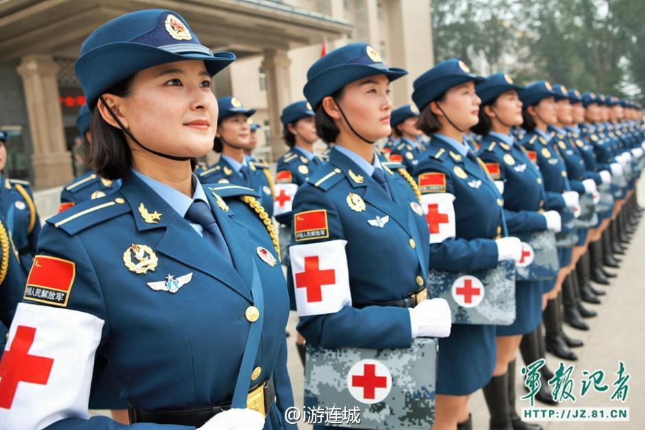 Fotos de soldados en el entrenamiento para el desfile militar