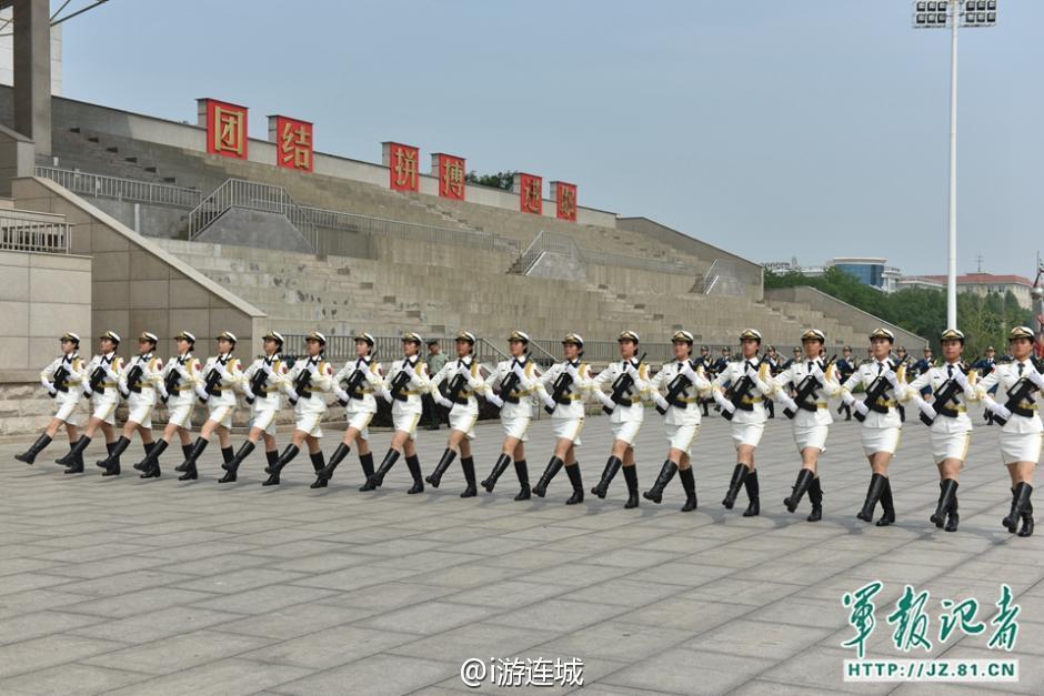 Fotos de soldados en el entrenamiento para el desfile militar