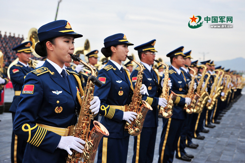 Fotos de soldados en el entrenamiento para el desfile militar