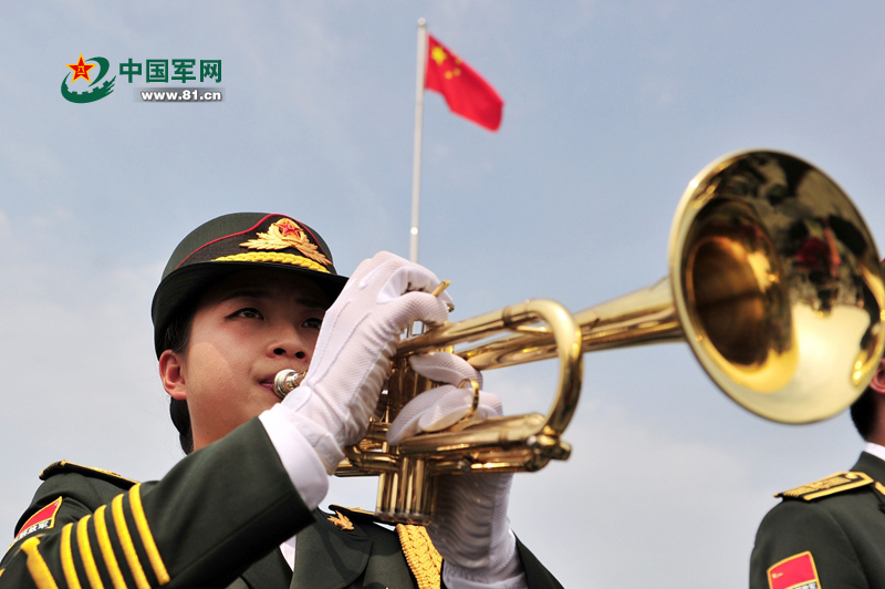 Fotos de soldados en el entrenamiento para el desfile militar