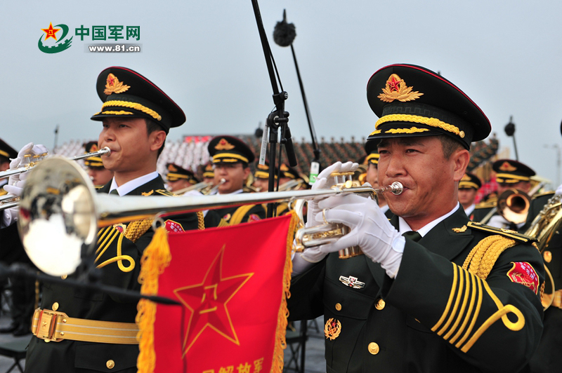 Fotos de soldados en el entrenamiento para el desfile militar