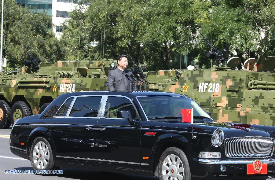 Presidente Xi pasa revista a las fuerzas armadas por primera vez en plaza de Tian'anmen