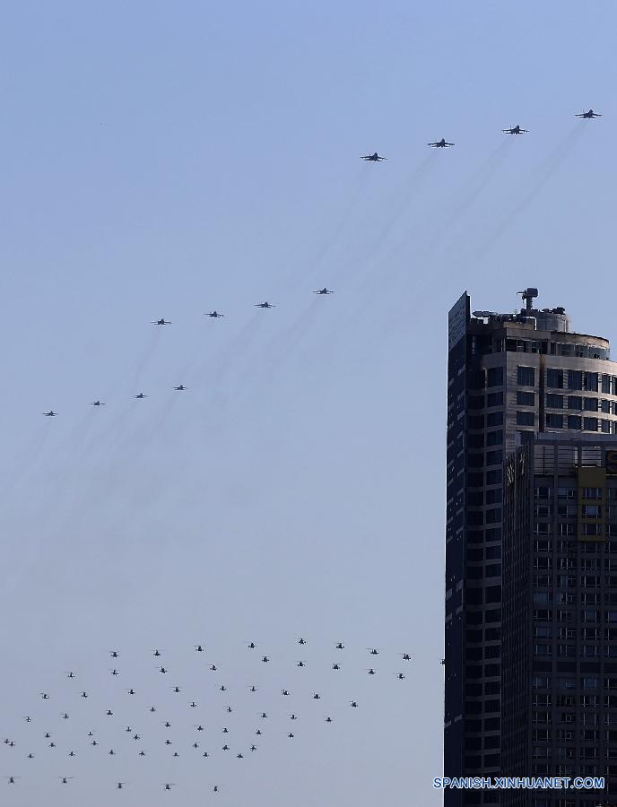 Aviónes en desfile de Día de la Victoria