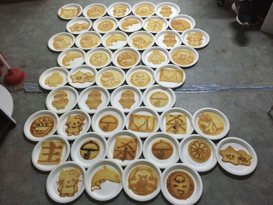 Crepes de diferentes modelos en la oficina de Pekín, el 1 de septiembre de 2015. 