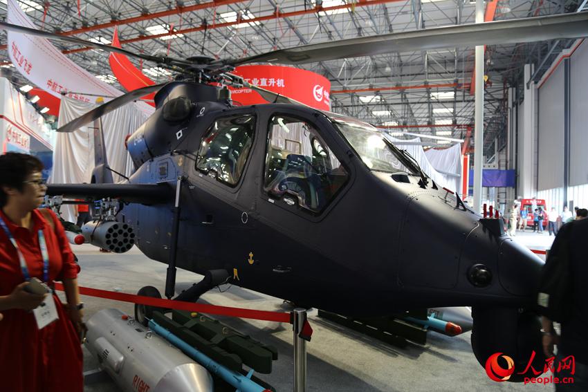 Exhiben el Helicóptero armado 19 E en la III Exposición de Helicópteros